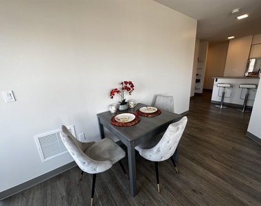 409 Elm - Photo Thumbnail 10