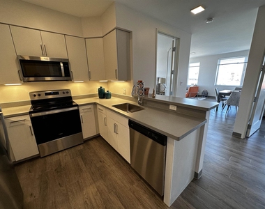 409 Elm - Photo Thumbnail 3
