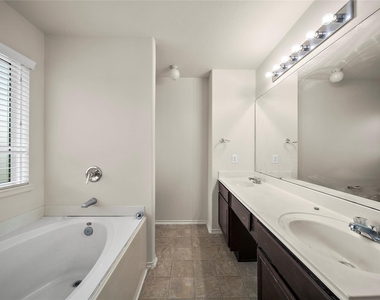 1431 Orchid Drive - Photo Thumbnail 18