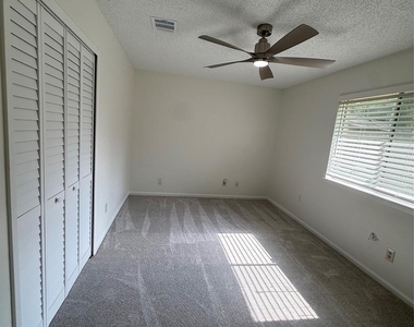 262 Coppersmith Drive - Photo Thumbnail 16