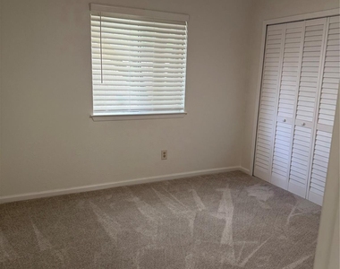 262 Coppersmith Drive - Photo Thumbnail 20