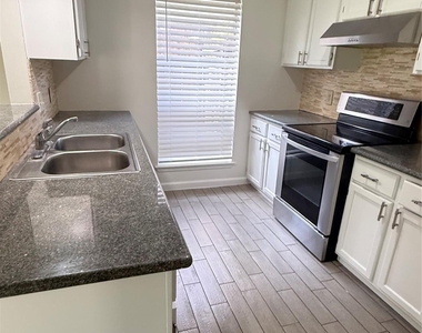 262 Coppersmith Drive - Photo Thumbnail 5