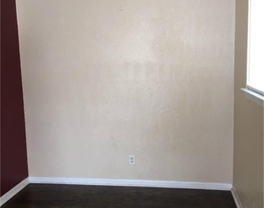 275 N 7th Street - Photo Thumbnail 5