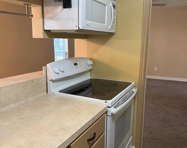 6402 Del Monte Drive - Photo Thumbnail 9