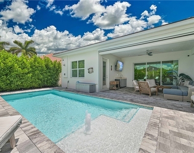 693 105th Avenue N - Photo Thumbnail 7