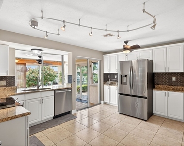 4419 N Pacific Circle - Photo Thumbnail 5