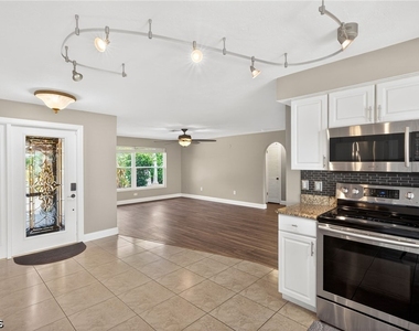 4419 N Pacific Circle - Photo Thumbnail 4