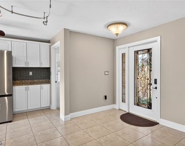 4419 N Pacific Circle - Photo Thumbnail 2