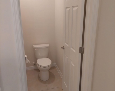 326 Sw 24th Place - Photo Thumbnail 15