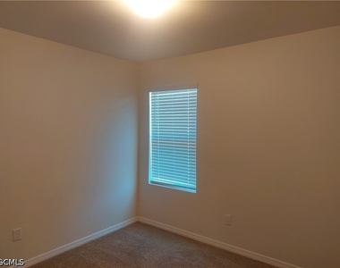 326 Sw 24th Place - Photo Thumbnail 17