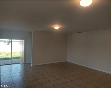 326 Sw 24th Place - Photo Thumbnail 7
