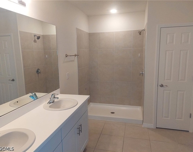 326 Sw 24th Place - Photo Thumbnail 9