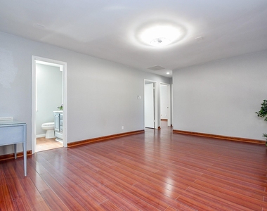 11414 Chariot Drive - Photo Thumbnail 7