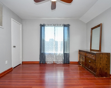 11414 Chariot Drive - Photo Thumbnail 9