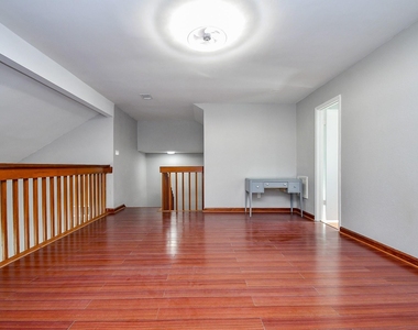 11414 Chariot Drive - Photo Thumbnail 5