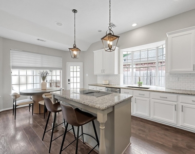31 E Amberglow Circle - Photo Thumbnail 16