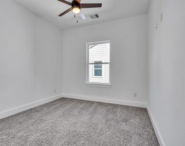 5130 Clover Street - Photo Thumbnail 9