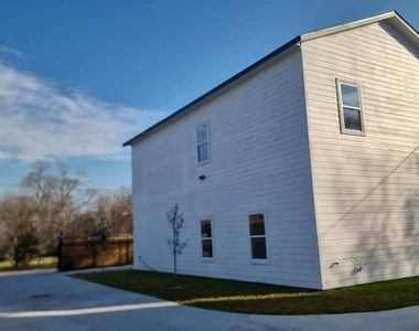 5130 Clover Street - Photo Thumbnail 4