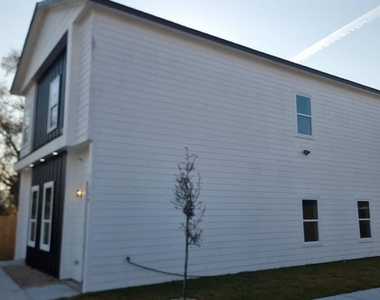 5130 Clover Street - Photo Thumbnail 3