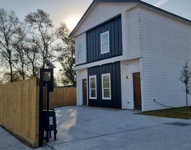 5130 Clover Street - Photo Thumbnail 2