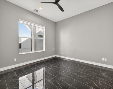 5919 E Post Oak Lane - Photo Thumbnail 30
