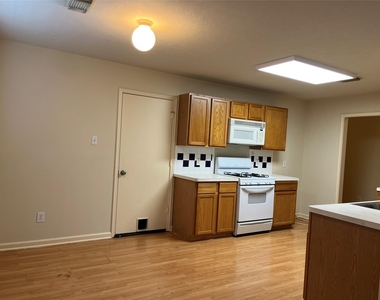 17314 Glenmorris Drive - Photo Thumbnail 10
