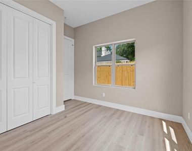 2618 Liguria Ln - Photo Thumbnail 11