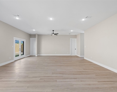 2618 Liguria Ln - Photo Thumbnail 6