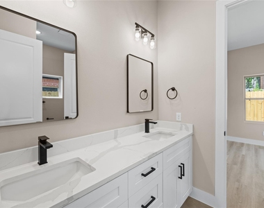2618 Liguria Ln - Photo Thumbnail 12