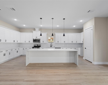 2618 Liguria Ln - Photo Thumbnail 7