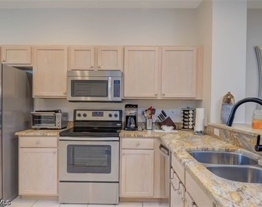 8223 Parkstone Place - Photo Thumbnail 11