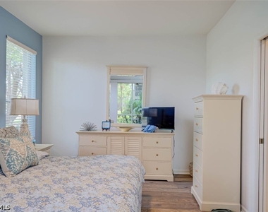 8223 Parkstone Place - Photo Thumbnail 17