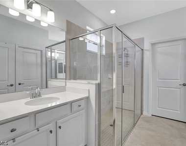 2567 Vine Avenue - Photo Thumbnail 8