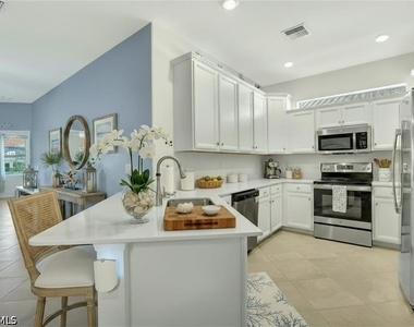 2567 Vine Avenue - Photo Thumbnail 2