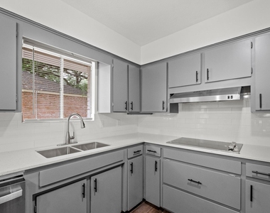 8307 Braesview Lane - Photo Thumbnail 3