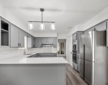 8307 Braesview Lane - Photo Thumbnail 5