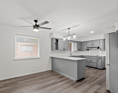 8307 Braesview Lane - Photo Thumbnail 2