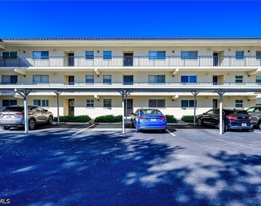 201 Quail Forest Boulevard - Photo Thumbnail 2