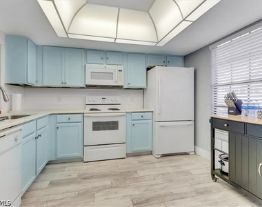823 Meadowland Drive - Photo Thumbnail 10