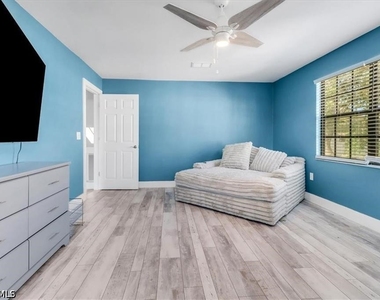 823 Meadowland Drive - Photo Thumbnail 8