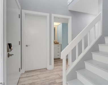 823 Meadowland Drive - Photo Thumbnail 16