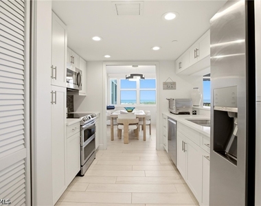 5550 Heron Point Drive - Photo Thumbnail 5