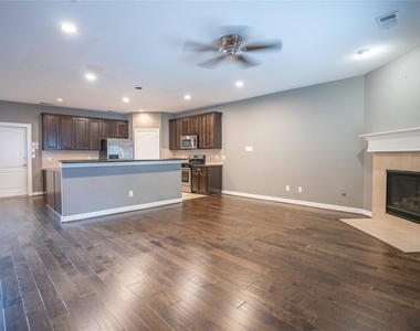 2426 Chuckberry Street - Photo Thumbnail 16