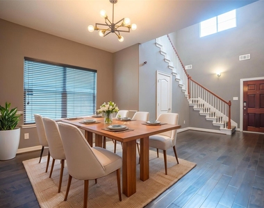 2426 Chuckberry Street - Photo Thumbnail 6