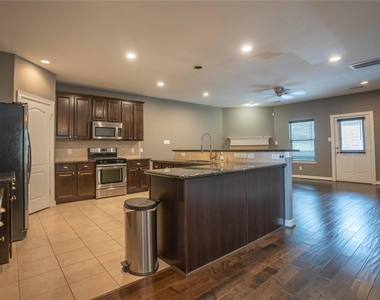 2426 Chuckberry Street - Photo Thumbnail 10