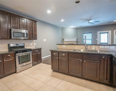 2426 Chuckberry Street - Photo Thumbnail 11