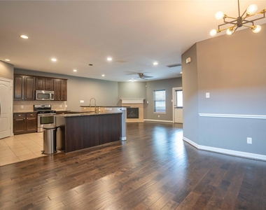 2426 Chuckberry Street - Photo Thumbnail 9