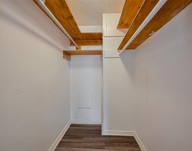 606 Marshall Street - Photo Thumbnail 6
