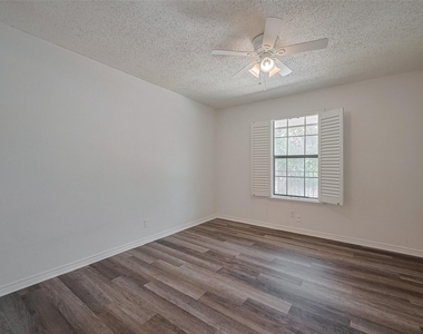 606 Marshall Street - Photo Thumbnail 5