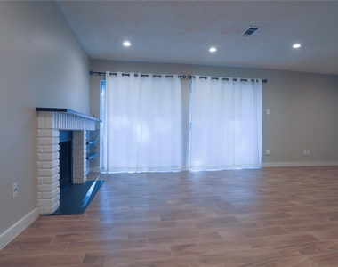 2707 S S Millbend Drive - Photo Thumbnail 4